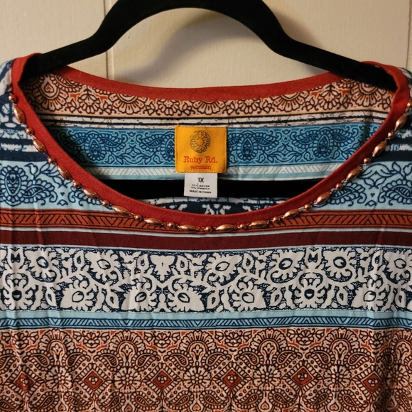 Rudy Rd. Woman 1X Top - Picture 2 of 7